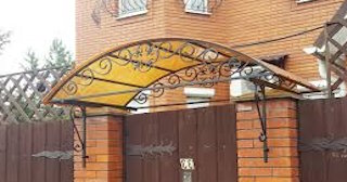 Навесы над калиткой - монтаж в Набережных Челнах от Риал-металл | от 1742 рублей